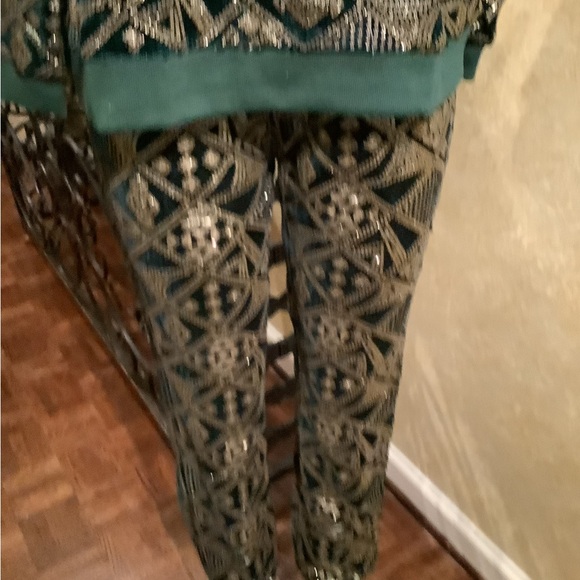 Women’s long sleeve sequin pullover sweater and jogging pant set. - Picture 4 of 7